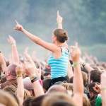 vrouwen versieren op festivals